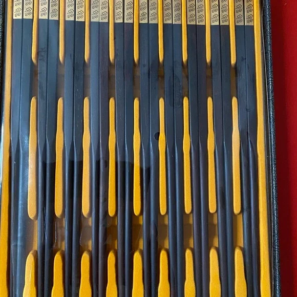 Set of 10 Elegant Black and Gold Wooden Chopsticks - High Quality - Picture 6 of 9